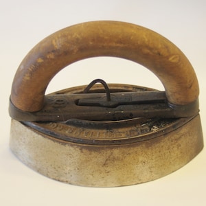 SALE! Antique Iron with Removable Handle by A.C. Williams Co. - Cast Iron, Antique Iron