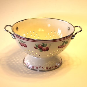 White Enamel Colander with Assorted Foods Border - Vintage Strainer, Vintage Housewares, Colander