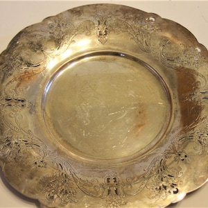 William Rogers Marigold Round Metal Tray (7421)