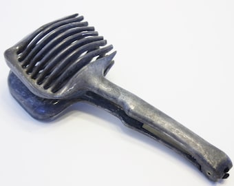 Vintage Aluminum Egg or Tomato Slicer