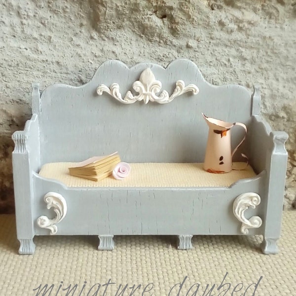Canapé banc de maison de poupée gris, canapé miniature antique, lit de jour divan de maison de poupée minable, échelle 1:12