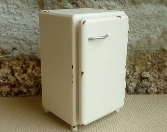 Dollhouse Miniature Fridge Vintage Ice box, 1/12 Scale, Dollhouse Kitchen Furniture, Dollhouse Retro Fridge, Miniature white refrigerator