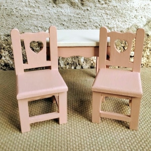 Ensemble table et chaises pour maison de poupée, meubles de cuisine miniatures de 2,5 cm, table et chaises en bois roses, chaise en forme de coeur