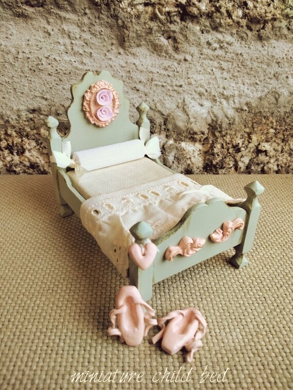 Miniature Bed Nursery Dollhouse Miniature Cradle Dollhouse