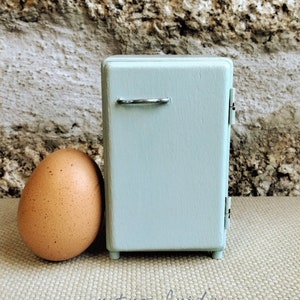 Puppenstube Smeg Kühlschrank, Miniaturkühlschrank Vintage Eisbox, ein Zoll Küchenmöbel, Haushaltsgeräte mini