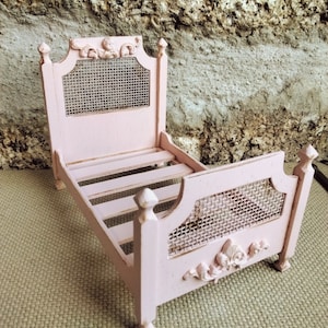 Dollhouse Wire Bed, Miniature bedroom Pink, French dollhouse bed, one inch scale Furniture bedroom shabby