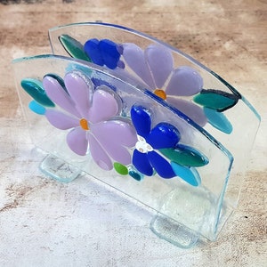 Handgemachter Serviettenhalter aus klarem Glas mit blauen und rosa Blumen, Esstischdekoration, Einweihungsgeschenk