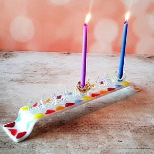 Menorah blanche en verre fusionné avec chandeliers colorés, cadeau de Hanoukka, cadeau de pendaison de crémaillère juive image 7