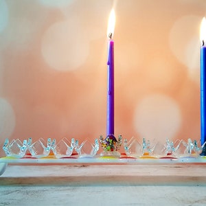 Menorah blanche en verre fusionné avec chandeliers colorés, cadeau de Hanoukka, cadeau de pendaison de crémaillère juive image 1