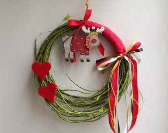 Reindeer Christmas wreath, smiling reindeer wreath with red ribbon and red felt hearts, green vine, garland wreath with wooden reindeer
