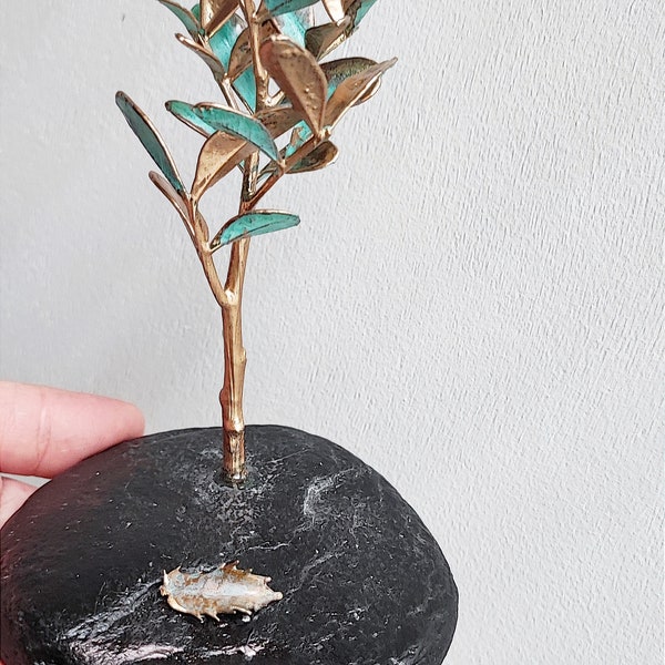 Schinus tree card holder, brass-copper twig on stone, electroplated branch card holder in gold green, mastic tree sculpture office gift