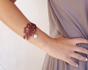 Paisley patterned cuff, brown leather cuff with filigree, paisley design, brass chain, pearls and beads, boho bracelet for fall and winter