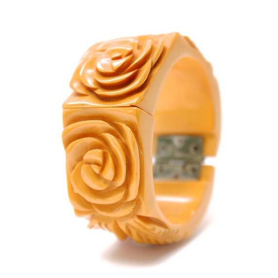 Bakelite carved yellow cuff 1940s - image 2
