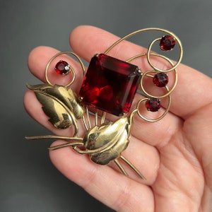 1940s Stylised floral pin red, gold plate