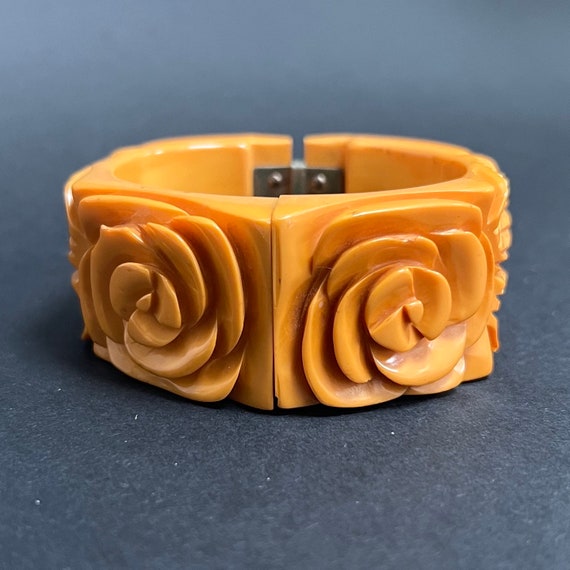 Bakelite carved yellow cuff 1940s - image 1