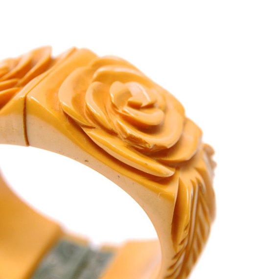 Bakelite carved yellow cuff 1940s - image 5