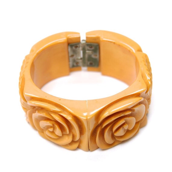 Bakelite carved yellow cuff 1940s - image 4