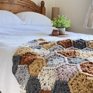 Hibernaculum Blanket: A crochet PDF pattern image 1