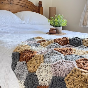 Hibernaculum Blanket: A crochet PDF pattern image 1