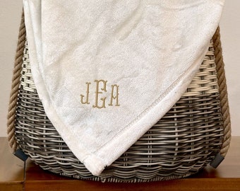 Personalized Blanket for Adults, Monogram Blanket, Plush Throw Blanket with name, Embroidered Blanket