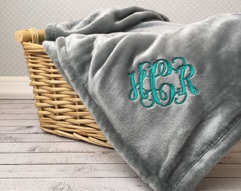 Personalized Blanket for Adults, Monogram Blanket, Plush Throw Blanket with name, Embroidered Blanket