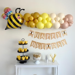 Happy Bee Day Decorations, Bumblebee Birthday Party, Bumble Bee Balloon Decoration, Spring Birthday Balloons, Summer Bee Birthday Balloons