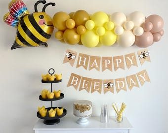 Happy Bee Day Decorations, Bumblebee Birthday Party, Bumble Bee Balloon Decoration, Spring Birthday Balloons, Summer Bee Birthday Balloons