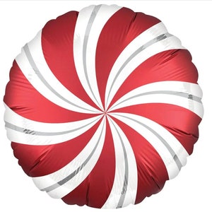 Pu&ograve; includere: Pallone di alluminio rosso e bianco con motivo a spirale. Il pallone &egrave; rotondo e ha un design a bastoncino di zucchero.