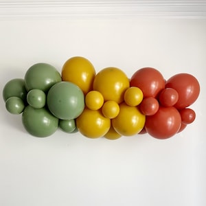 Decoración de fiesta bohemia, guirnalda de globos en tonos neutros otoñales, kit para fiesta de globos, decoraciones de fiesta en tonos verde y amarillo, fondo con globos neutros, mercado de agricultores
