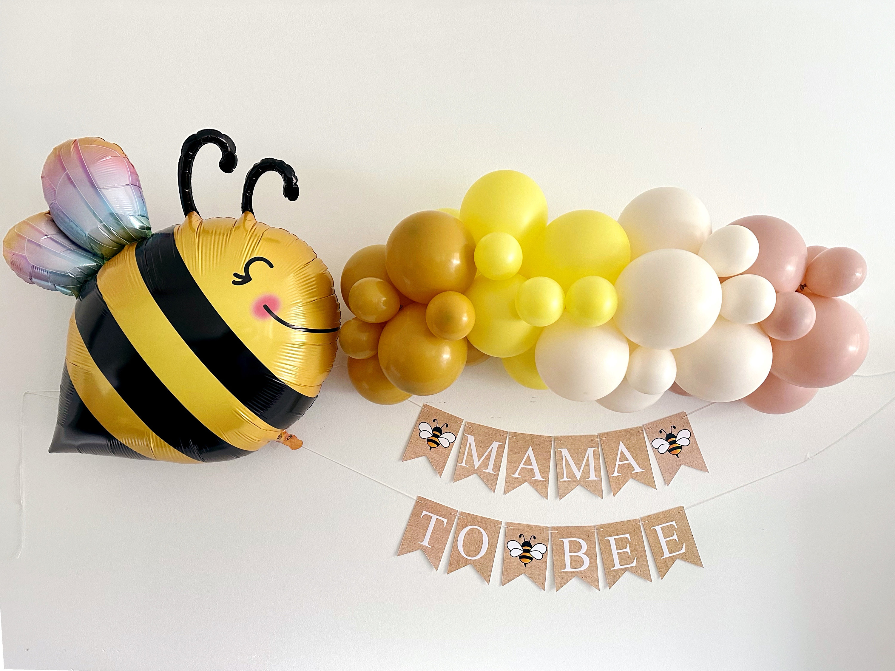 15 HONEY BEES EDIBLE Sugar Cupcake or Cake Toppers Bee Decorations for  Party Desserts, Birthdays, Spring Themed Party 