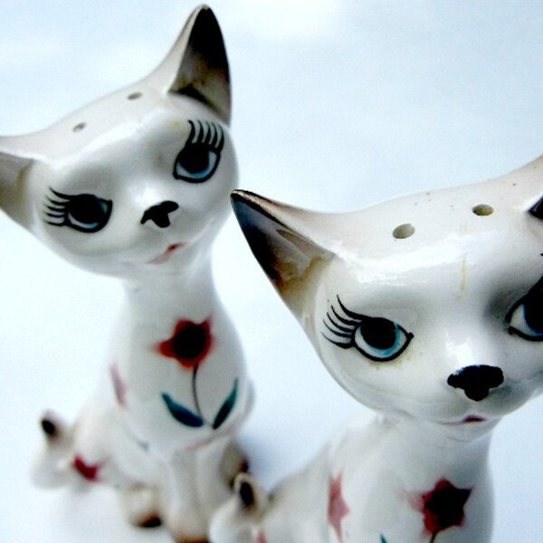 Set of Siamese Cat Salt & Pepper Shakers: Vintage (Japan)