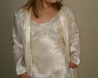 Vintage "Victoria Secret" blue and cream lace nightgown and robe (XS-S)