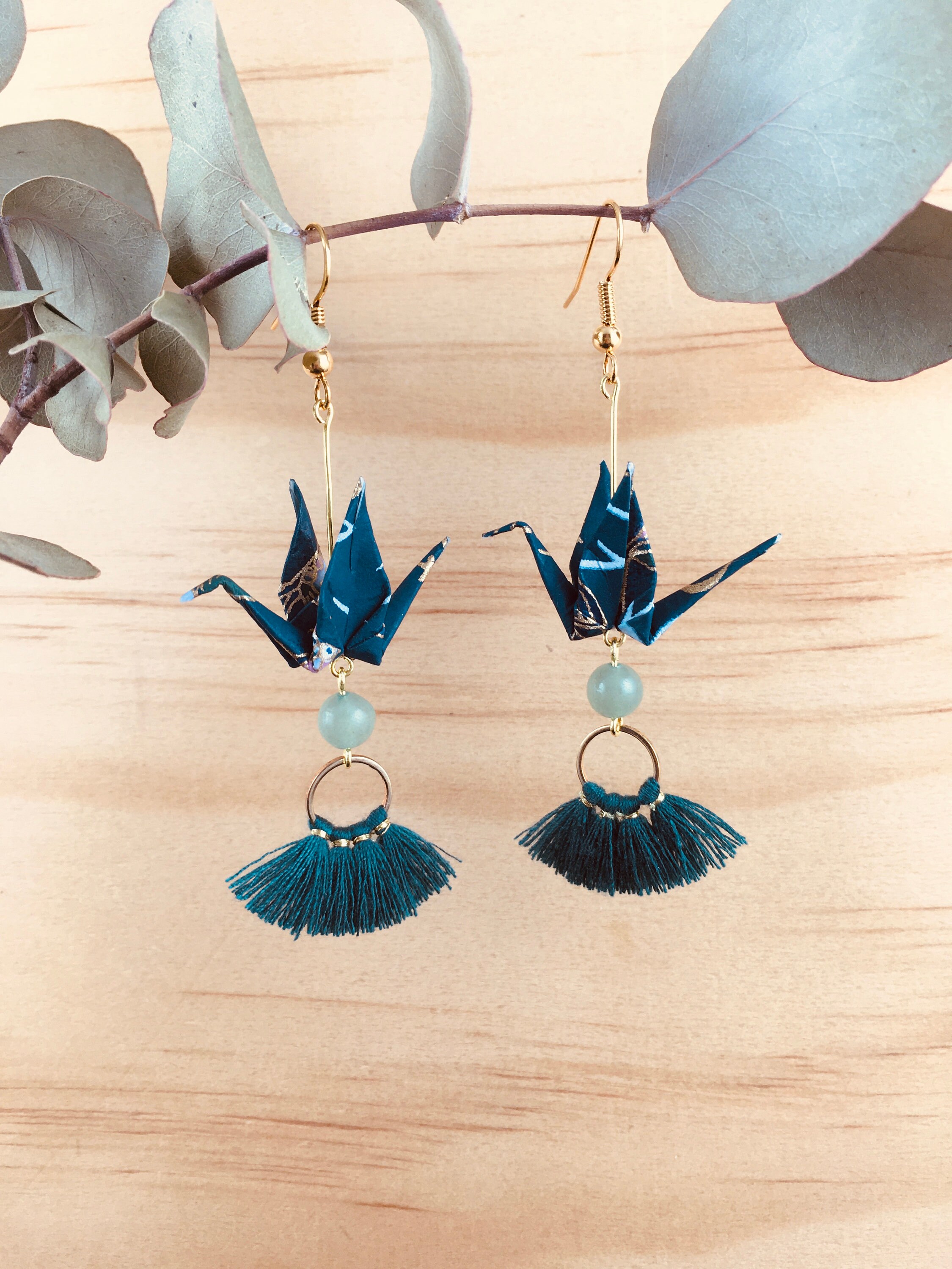 What does a blue jay eat image