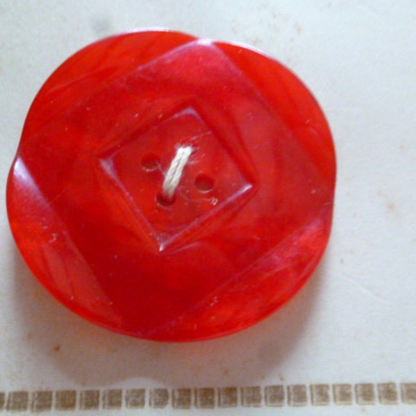 Vintage Button.  A single poppy red Early Plastic 1940s French Button.