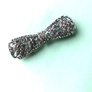 Zwarte striksluiting met strasssteentjes: Bruidsknop (1,9 cm x 6 cm)