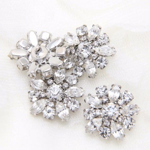 4 piece, Small gold/silver plate rhinestone flower button, Crystal shank button, wedding dress button, flower decoration