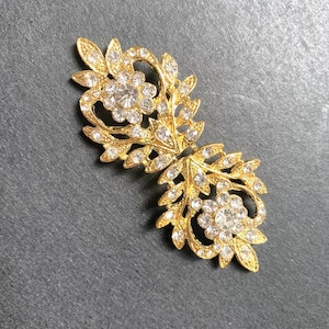 Gold Leaf Rhinestone Clasp: Vintage Sweater Clip (7x3cm)