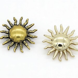Goudkleurige metalen sunburst-schachtknopen – vintage kleding, tassen, ambachten (10 stuks)