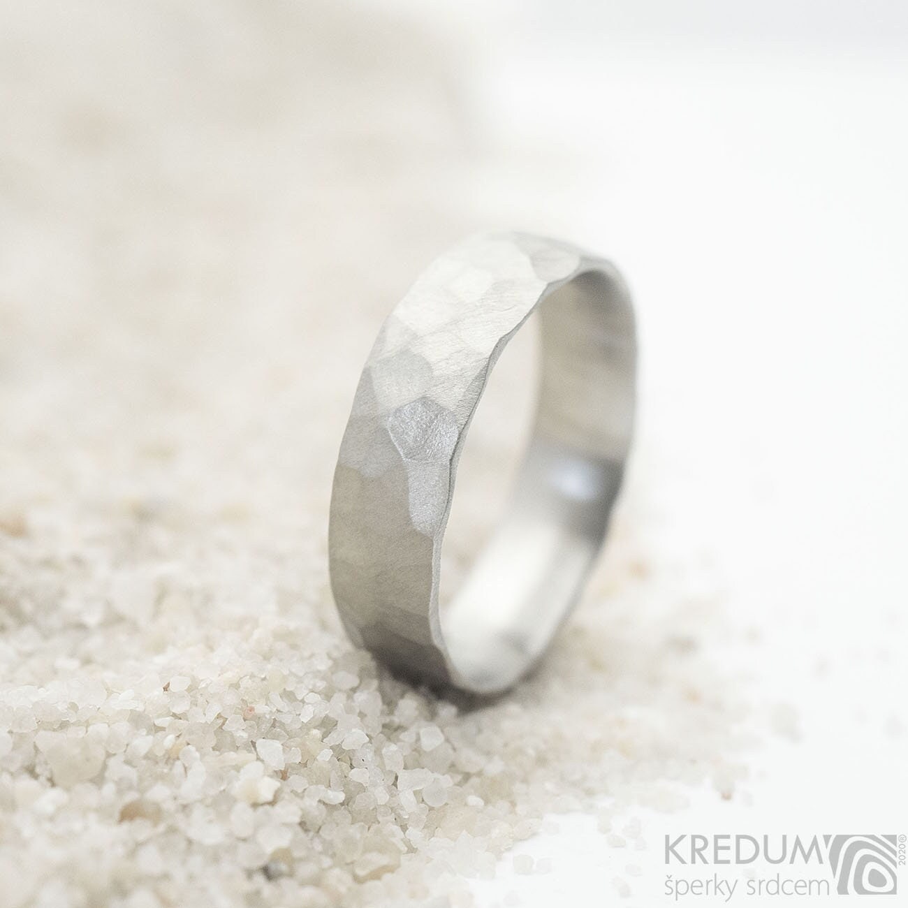 Bridal Stainless Steel Polished Hammered Comfort Back Ring