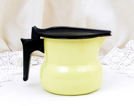 Vintage French Bright Buttercup Yellow Mid Century Enamelware Lidded Pitcher, Retro Enamel Jug from France, Brocante Colorful Kitchenware