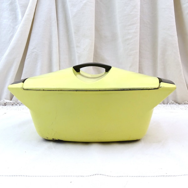 Vintage French Mid Century 1950s Designer Yellow Enameled Cast Iron Le Creuset 35 Cooking Pan / Pot and Lid by Raymond Loewy, Retro Kitchen