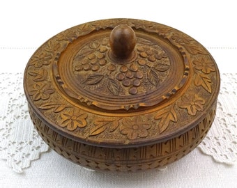 Vintage Wooden Round Chip Carved Trinket Box, Retro Decorative Jewelry Holder from France made of Wood, Flea Market Home Decor Style