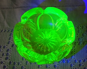 Small Antique Uranium Crystal Glass Trinket Round Dish, Retro Green Yellow Glassware Condiment Accessory from France, Glowing Glass Curio