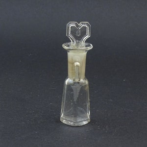 Antique French Small Clear Glass Perfume Bottle with Heart Shaped Stopper and Pouring Spout, Retro Apothecary Essiental Oil Jar from France