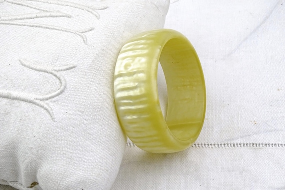 1960s Wide Vintage Pale Yellow Mother of Pearl Lucite Bangle, Big Retro Acrylic Plastic Bracelet Fashion Jewelry Accessory from France,