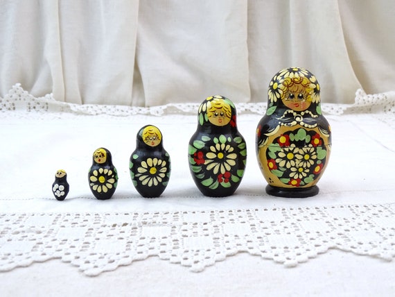 Small Vintage 5 Piece Babouchka Nesting Painted Wooden Dolls, Retro Ornamental Kids Decor Eastern Europe, Old Style Traditional Toy of Wood