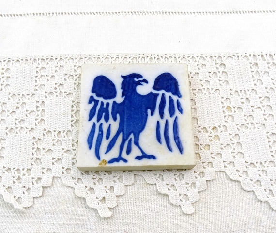 1 Vintage Square Medieval Style Wall Tiles with Blue Glaze Stylized Eagle on White Biscuit, Retro Castle Themed Pottery Splash Back France