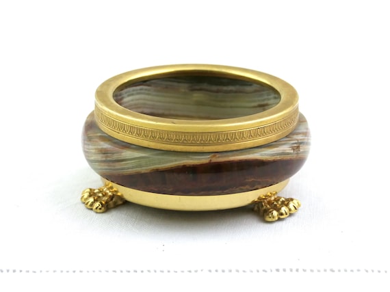 Vintage Italian Round Polished Veined Pale Onyx Ashtray with 3 Brass Lions Feet, 1970s Chic Stone Trinket Bowl with Paws from Italy
