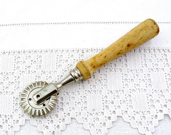 Vintage Metal Pasta Pie Wheel Crimpers Made in Italy, Turned Wood Kitchen Utensils, French Country Cottage Farmhouse Decor, Retro Bakeware
