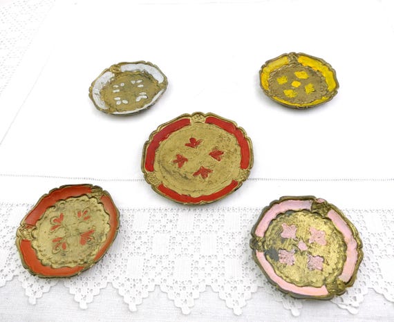 Vintage Set of 5 Round Florentine Style Italian Drinks Coasters in Gold Pink Green and Blue Lacquered Wood, Retro Tumbler Barware from Italy